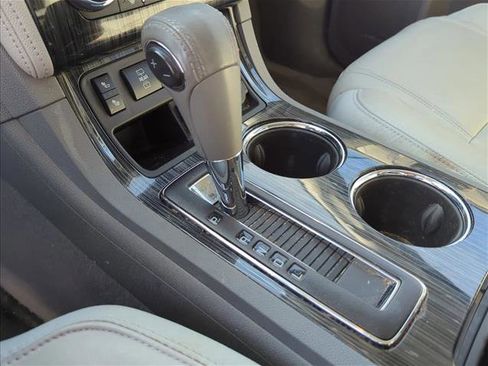 Used 2017 Chevrolet Traverse LT image 19