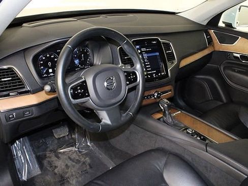 Used 2021 Volvo XC90 T6 Momentum w/ Protection Package Premier image 24
