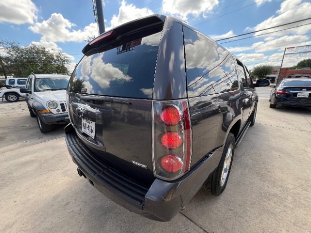 Used 2010 Chevrolet Suburban LT w/ Texas Edition RWD image 5