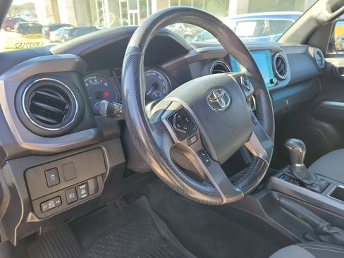 Used 2020 Toyota Tacoma TRD Sport image 17