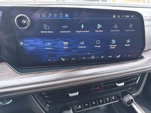 Used 2025 Chevrolet Suburban LT w/ Comfort Package image 13