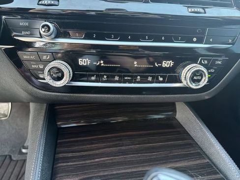Used 2021 BMW M550i xDrive AWD/4WD image 22