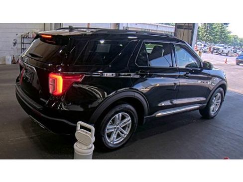 Used 2023 Ford Explorer XLT w/ Equipment Group 202A AWD/4WD image 2
