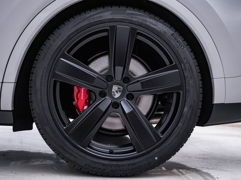 New 2025 Porsche Cayenne Turbo image 10