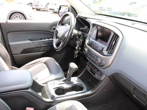 Used 2017 Chevrolet Colorado Z71 AWD/4WD image 12