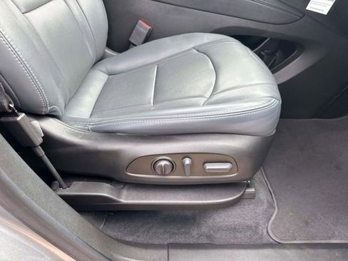 Used 2023 Buick Enclave Essence image 16