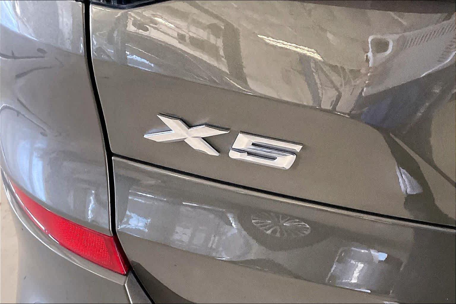 Used 2024 BMW X5 sDrive40i w/ M Sport Package RWD image 31