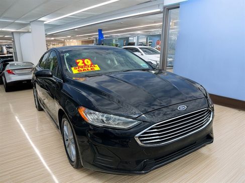 Used 2020 Ford Fusion SE FWD image 1