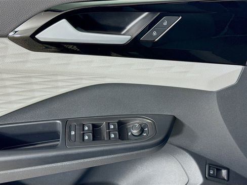 Certified 2024 Volkswagen Taos S image 11