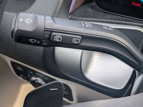 Used 2022 Mercedes-Benz GLB 250 4MATIC w/ Premium Package Lite image 22