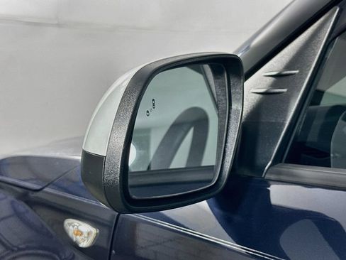 Used 2021 Hyundai Venue FWD image 34
