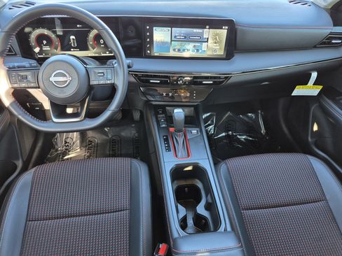 Certified 2025 Nissan Kicks SR FWD image 16