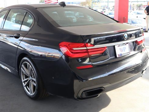 Used 2017 BMW 740i image 9