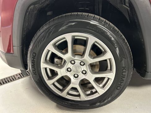 Used 2022 Jeep Compass Latitude image 9