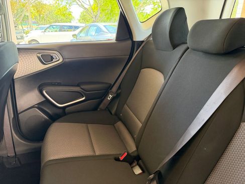 Used 2025 Kia Soul LX w/ LX Technology Package FWD image 34