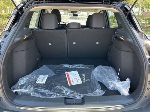 New 2025 Nissan Kicks S image 39