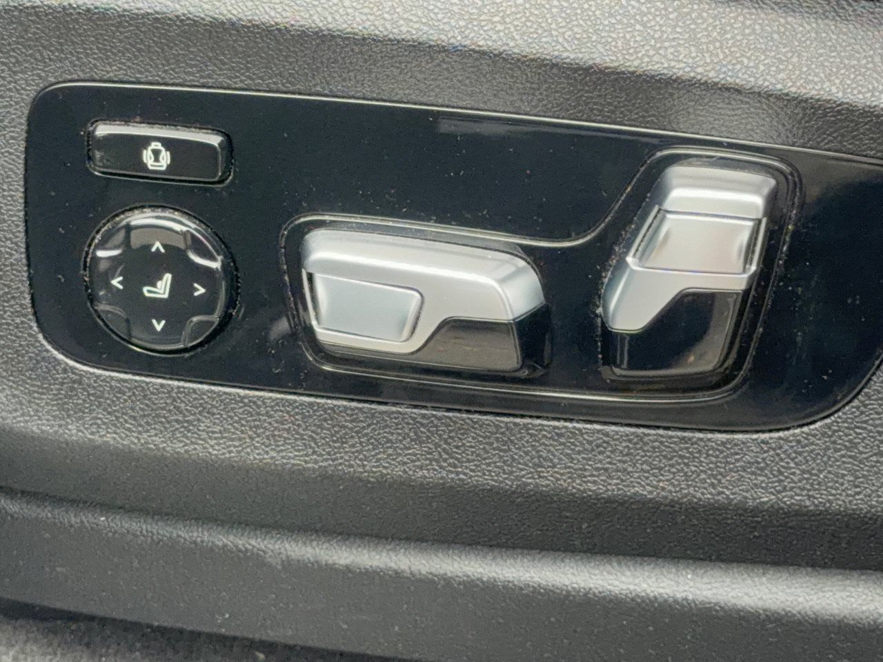 Used 2022 BMW X7 M50i AWD/4WD image 16