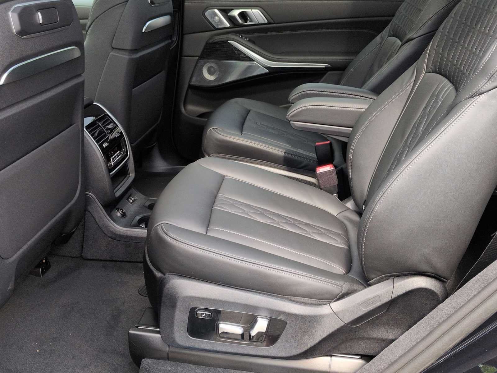 Used 2027 BMW X7 xDrive40i w/ Executive Package AWD/4WD image 21