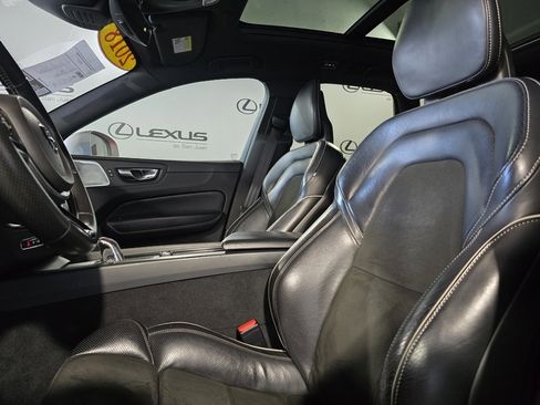 Used 2018 Volvo XC60 T8 R-Design image 15