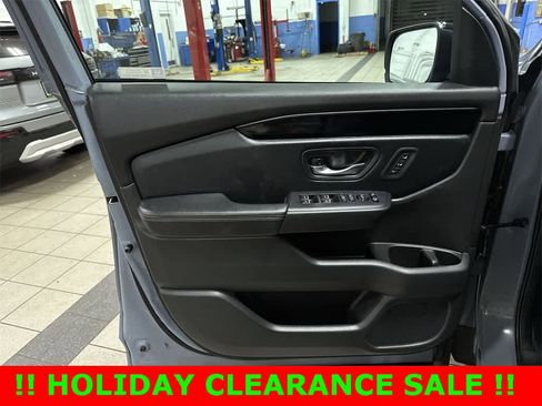 Used 2024 Honda Pilot TrailSport image 33