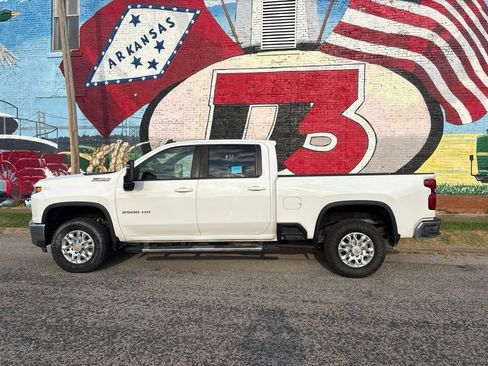 Used 2023 Chevrolet Silverado 2500 LT w/ Convenience Package AWD/4WD image 3