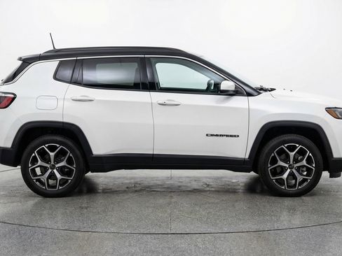 Used 2025 Jeep Compass Limited image 11