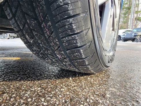 Used 2020 Nissan Versa SV image 18