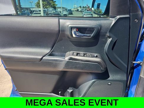 Used 2017 Toyota Tacoma TRD Sport AWD/4WD image 26