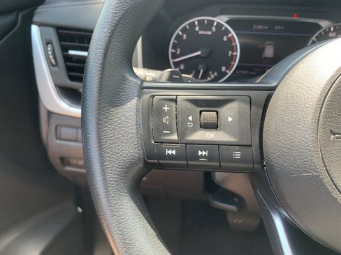 Used 2024 Nissan Rogue SV AWD/4WD image 29