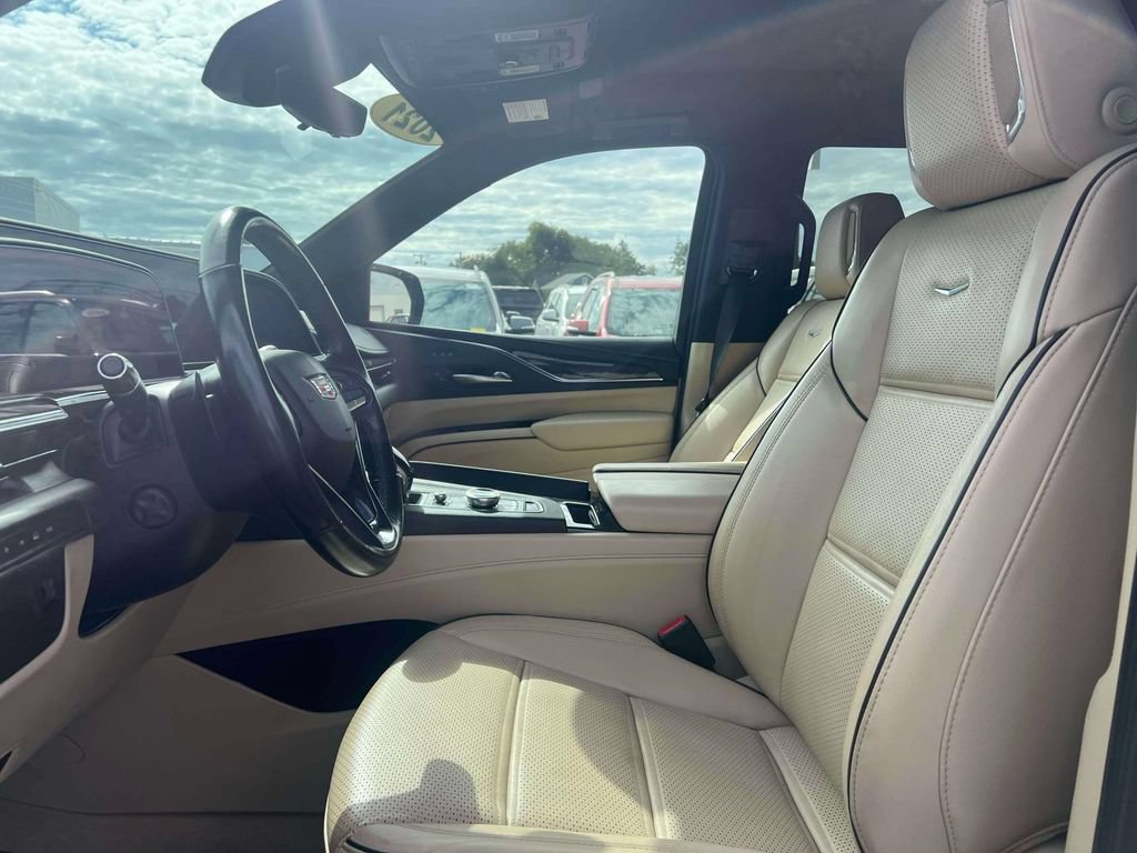 Used 2021 Cadillac Escalade Premium Luxury AWD/4WD image 18