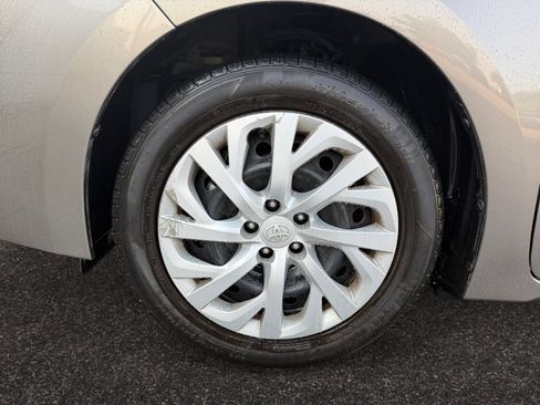 Used 2017 Toyota Corolla LE w/ Carpet Mat Package (TMS) FWD image 14