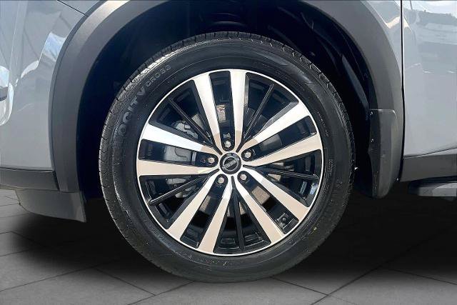 Used 2023 Nissan Pathfinder Platinum FWD image 11