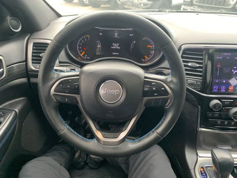 Used 2019 Jeep Grand Cherokee Laredo image 16