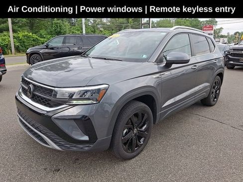 Used 2022 Volkswagen Taos SE AWD/4WD image 3