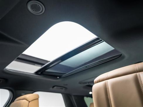 New 2026 Land Rover Discovery Limited Edition AWD/4WD image 13
