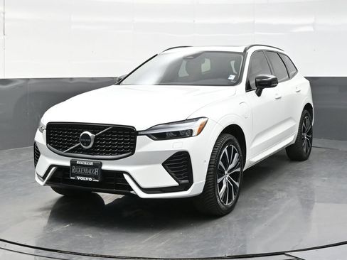 Used 2023 Volvo XC60 T8 Plus AWD/4WD image 2