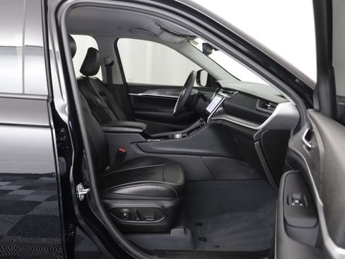 Used 2023 Jeep Grand Cherokee Limited w/ Black Appearance Package AWD/4WD image 19