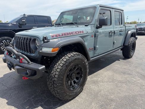 Used 2024 Jeep Gladiator Rubicon w/ Technology Group AWD/4WD image 4