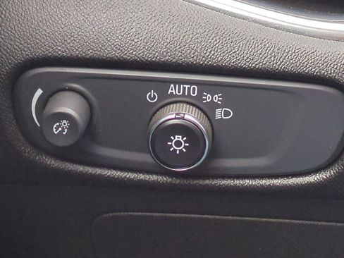 Used 2018 Chevrolet Malibu LT image 17