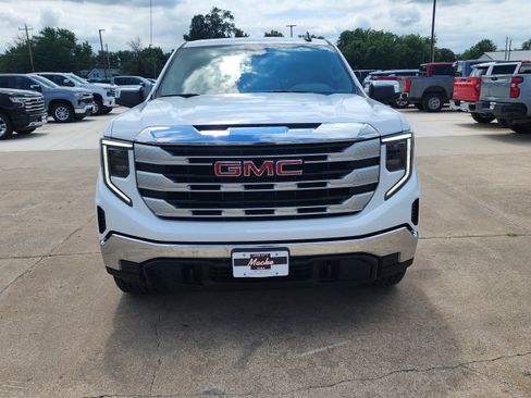Used 2024 GMC Sierra 1500 SLE w/ Preferred Package AWD/4WD image 2
