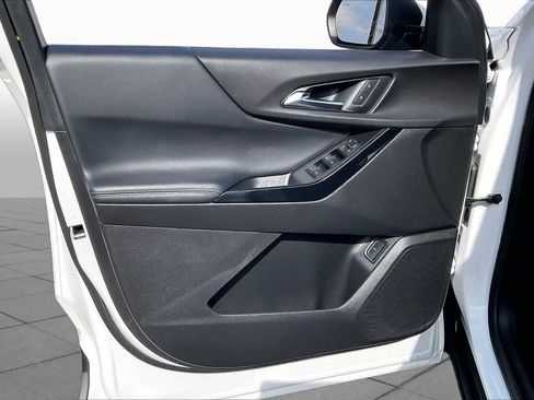 Used 2025 Chevrolet Equinox LT w/ Convenience Package II FWD image 20