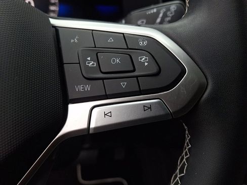 Used 2023 Volkswagen Taos SE w/ Panoramic Sunroof Package image 22