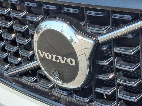 New 2026 Volvo XC40 B5 Plus w/ Protection Package Premier AWD/4WD image 25
