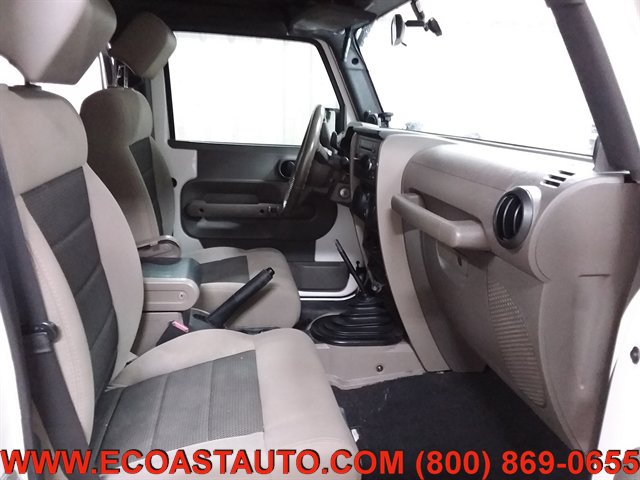 Used 2010 Jeep Wrangler Unlimited Rubicon AWD/4WD image 13