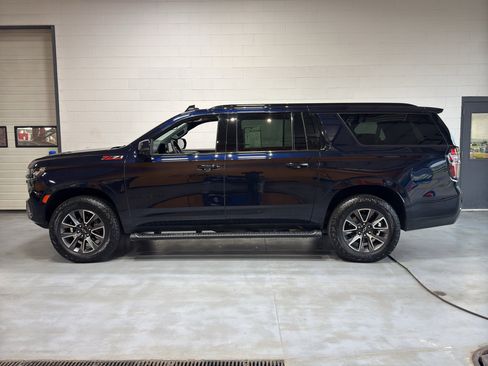 Used 2024 Chevrolet Suburban Z71 w/ Luxury Package AWD/4WD image 2