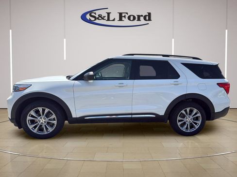 Certified 2023 Ford Explorer XLT w/ Equipment Group 202A AWD/4WD image 3