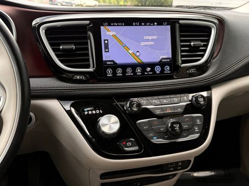 Used 2017 Chrysler Pacifica Limited FWD image 47