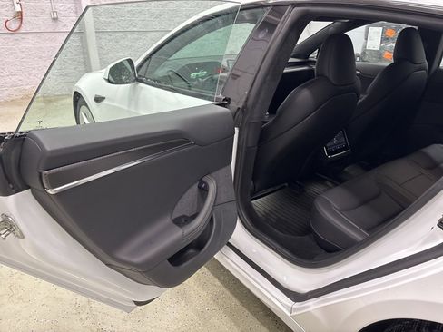 Used 2021 Tesla Model S Plaid image 16
