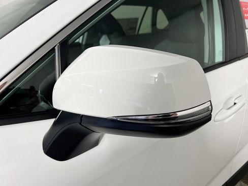 Used 2025 Toyota RAV4 XLE AWD/4WD image 12