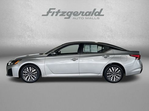 Used 2023 Nissan Altima 2.5 SV image 3